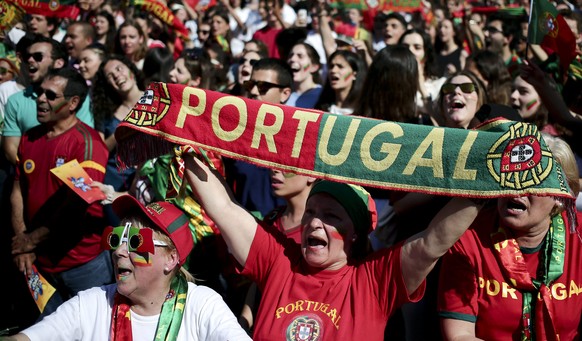Erleichterung pur bei den Fans – Portugal hat das Achtelfinal-Ticket im Sack.