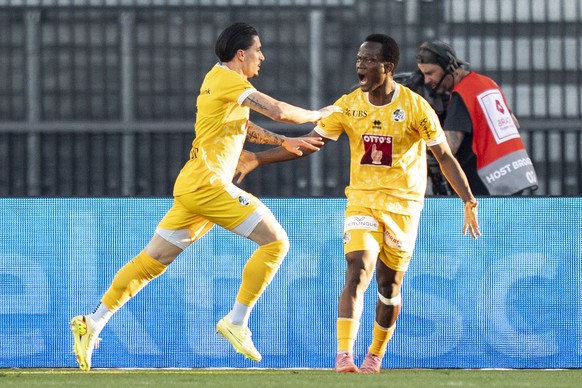 Der Torschuetze Kevin Spadanuda (FCL), links, jubelt mit Oscar Kabwit (FCL), rechts, nach dem Tor zum 1:2 bei dem Spiel der Fussball Super League zwischen dem Grasshopper Club Zuerich (GC) und dem FC  ...