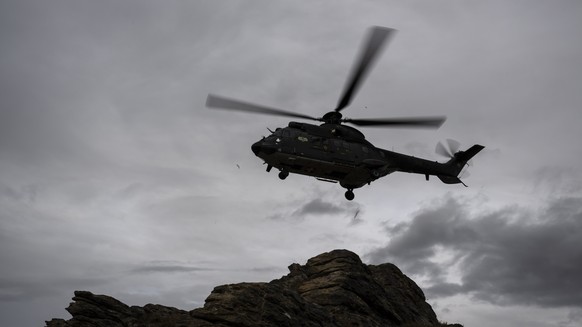 epa10255635 A Super Puma of the Swiss Air Force takes off after picking up passengers after the annual airshow of the Swiss Army in the Axalp area near Meiringen, Canton of Berne, Switzerland, on 20 O ...