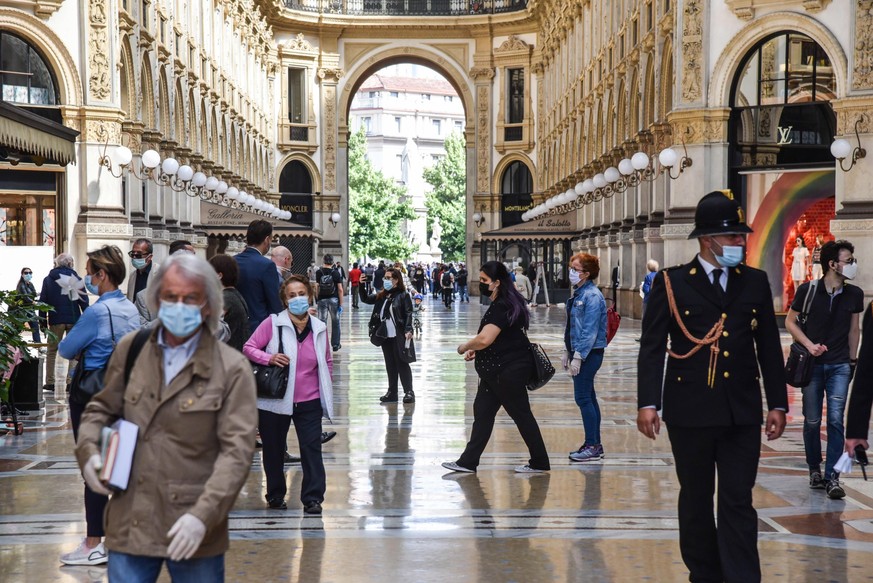 In Italien prägen Masken das öffentliche Bild.