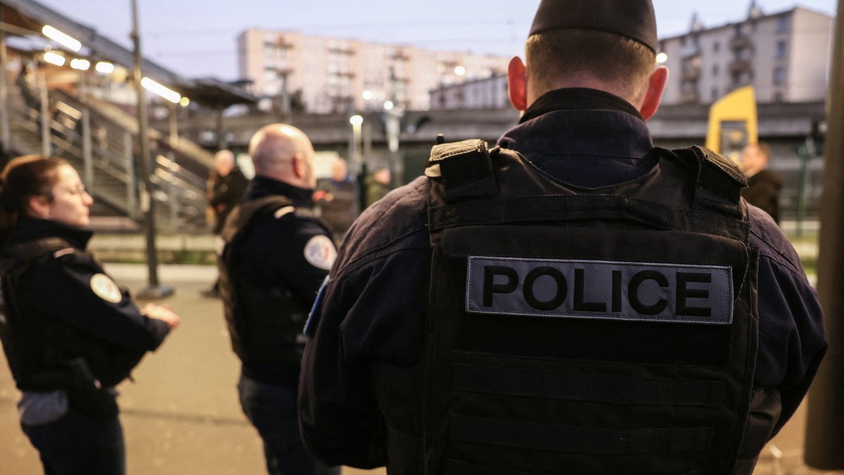 M-gliche-Attacke-auf-Synagoge-Terrorermittlungen-nach-Waffenfund-in-Pariser-Vorstadt