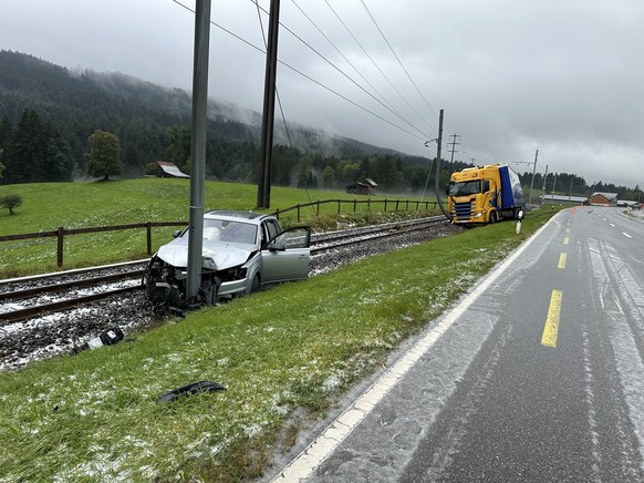 Am Freitag ist es in Gais zu einem Selbstunfall mit einem Auto gekommen und wenige Minuten später zu einem Folgeunfall.