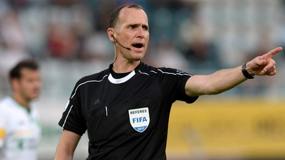 Liebe FIFA, du hast deine Kinder zu Rotzlöffeln erzogen. Es ist Zeit für Massnahmen
Nochmals: das kann man vereits heute (fast) alles mit Gelb sanktionieren.

Die Schiris machen es einfach nicht und ...