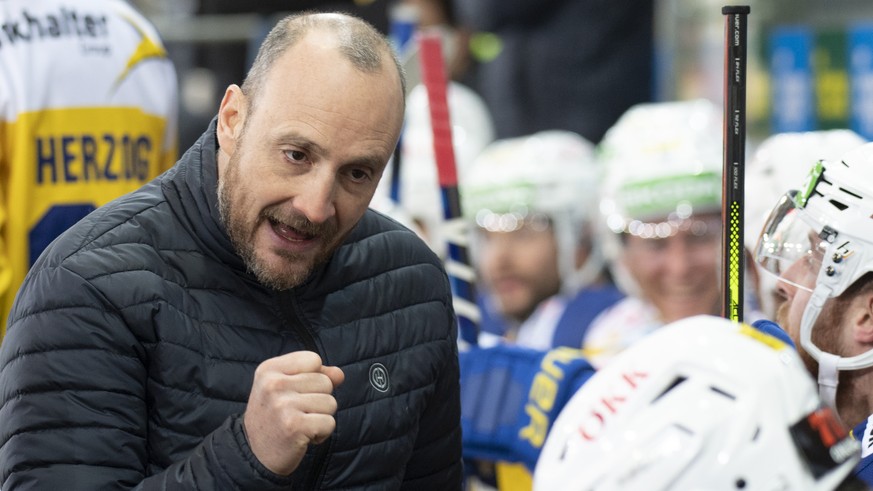 Davos&#039; Cheftrainer Christian Wohlwend waehrend dem Meisterschaftsspiel der National League zwischen den SCL Tigers und dem HC Davos, am Freitag, 18. Dezember 2020, im Ilfisstadion in Langnau. (KE ...