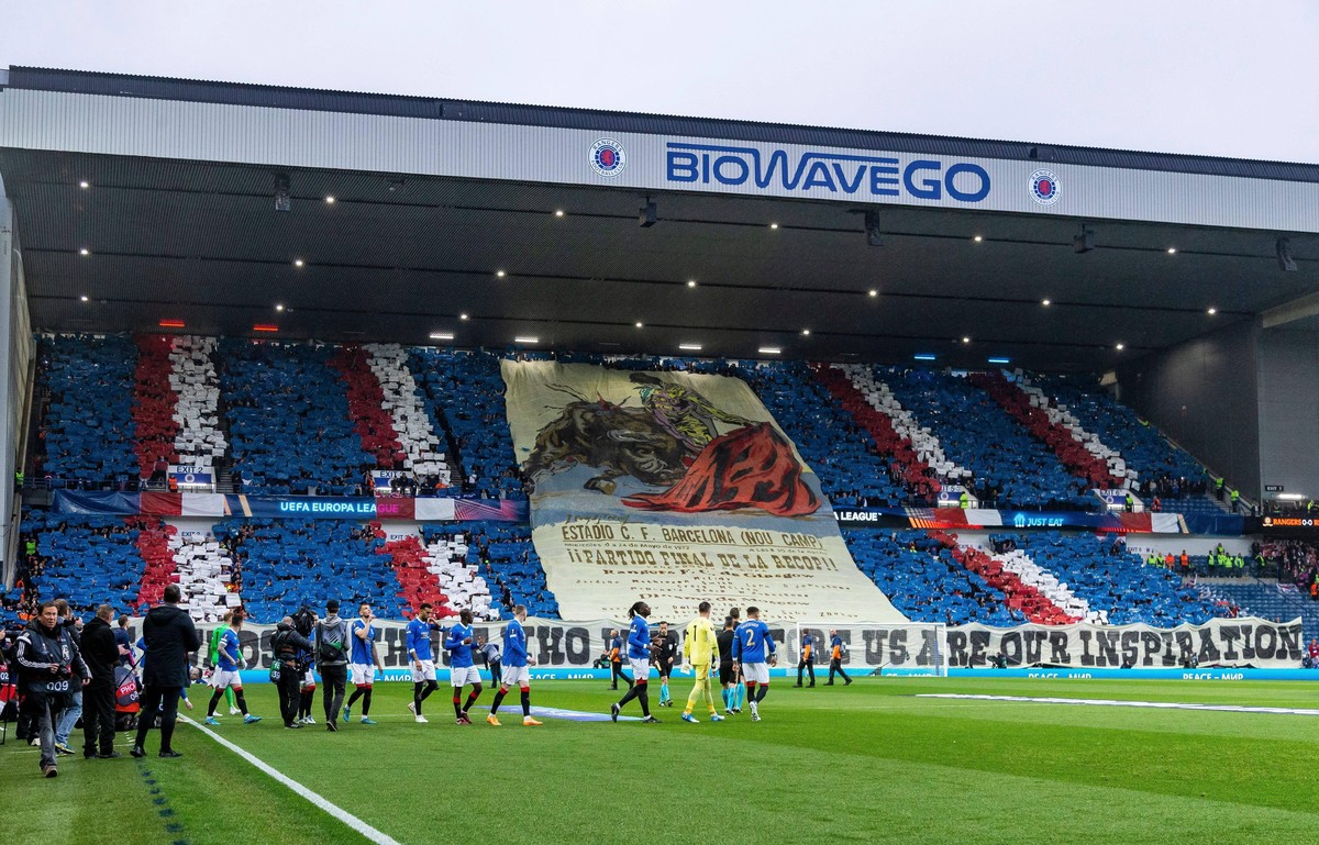 Die Kurve der Rangers in blau, rot und weiss.