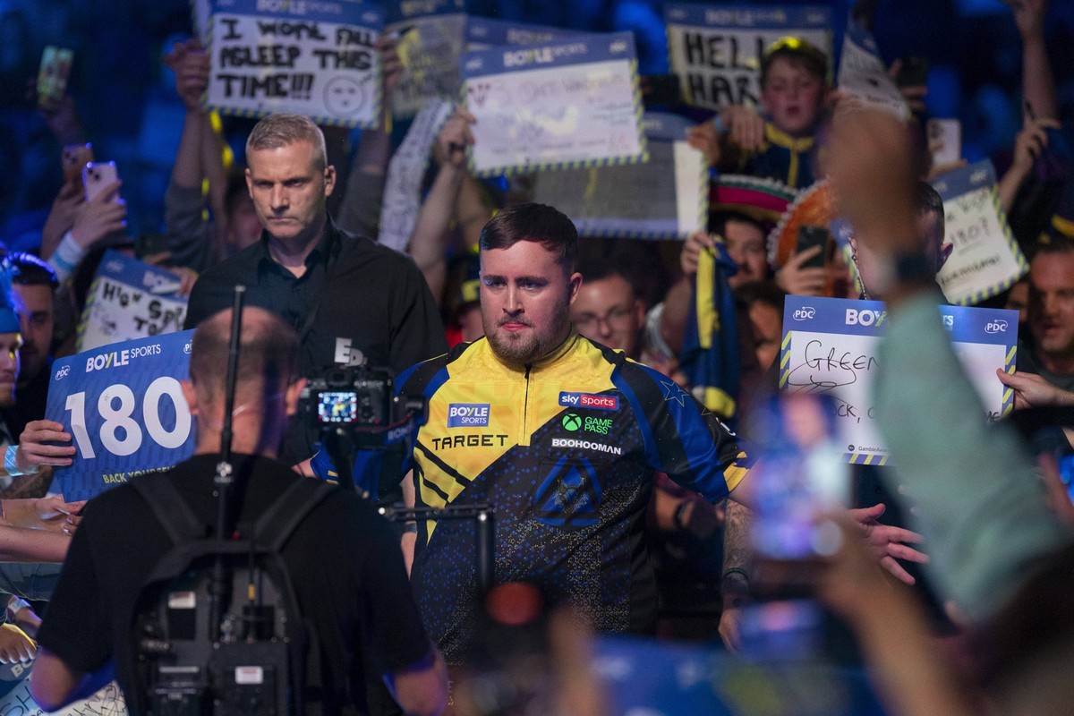 2026 BOYLE Sports World Grand Prix Luke Littler walks on during the 2026 Boyle Sports World Grand Prix at Mattioli Arena, Leicester, United Kingdom on 28 September 2026 Credit: Alex Young/Every Second ...