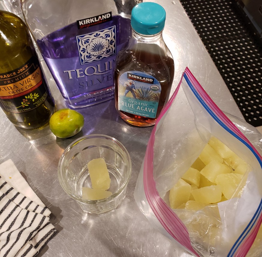 limes lemons limetten zitronen tequila margarita drinks cocktail trinken alkohol https://www.reddit.com/r/foodhacks/comments/efodjr/we_freeze_fresh_lime_juice_for_margaritas/