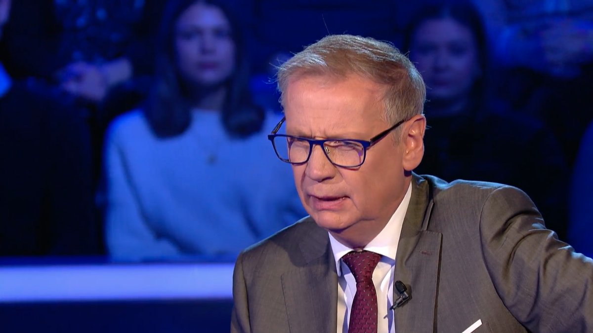 Günther Jauch Slams Impossible Keyboard Question on Wer wird Millionär