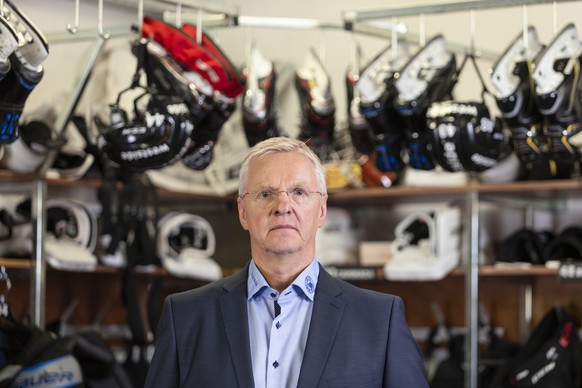 ARCHIVBILD ZUR ENTLASSUNG VON TRAINER KARI JALONEN BEIM SC BERN, AM DIENSTAG, 28. JANUAR 2020 - Kari Jalonen, head coach of Swiss National League ice hockey club SC Bern, poses for a photograph in the ...