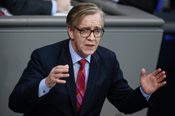 epa06618001 The co-chair of the left-wing party parliamentary group &#039;Die Linke&#039;, Dietmar Bartsch, delivers a speech to the German Bundestag in Berlin, Germany, 21 March 2018. Merkel, in her  ...