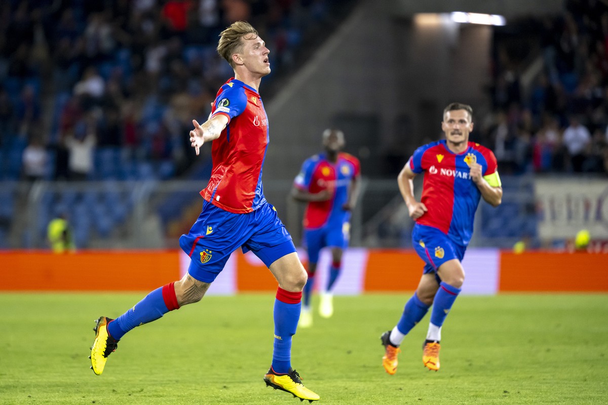 Basel's Wouter Burger cheeers after scoring during the UEFA Conference League group H soccer match between Switzerland's FC Basel 1893 and Armenia's FC Pjunik Jerewan at the St. Jakob-P ...