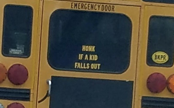 Okay bei diesen Autoaufklebern mussten wir lachen. 
https://chameleonmemes.com/wp-content/uploads/2025/01/Dont-mind-if-I-do.webp