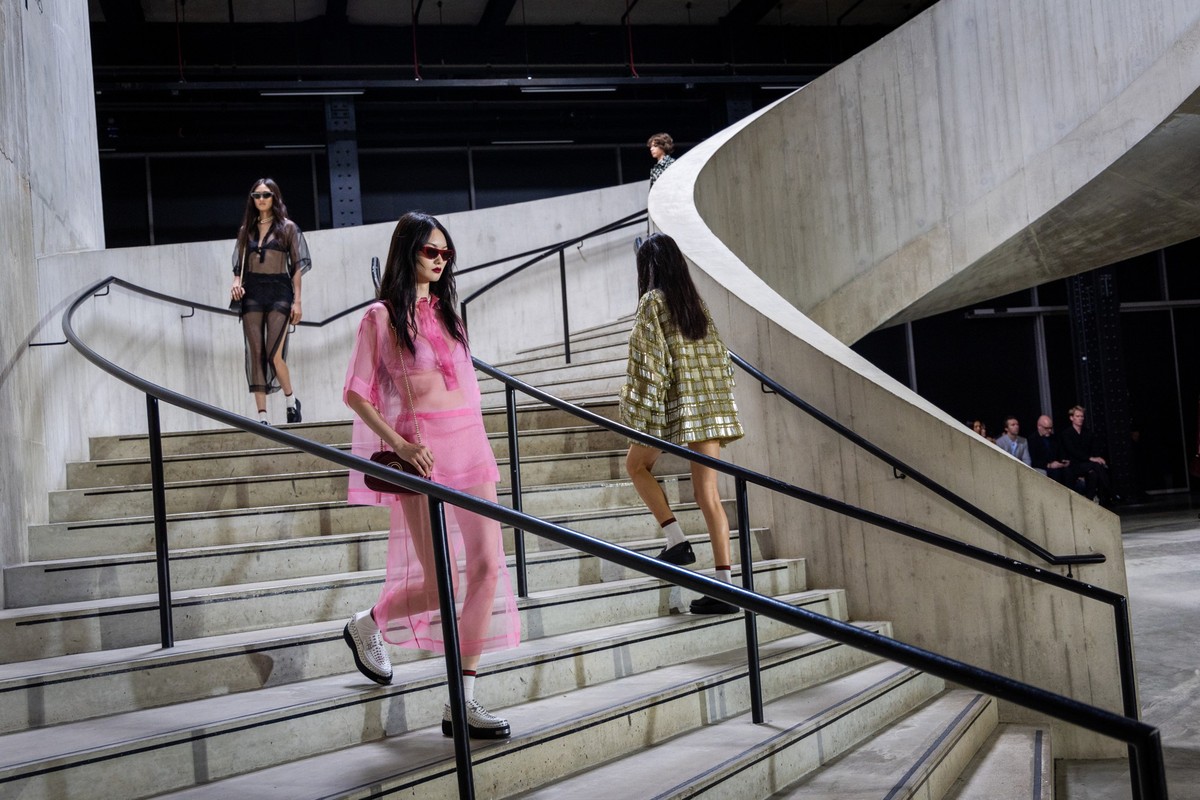 LONDON, ENGLAND - MAY 13: Models walk the runway at the Gucci Cruise 2025 Fashion Show at Tate Modern on May 13, 2024 in London, England.