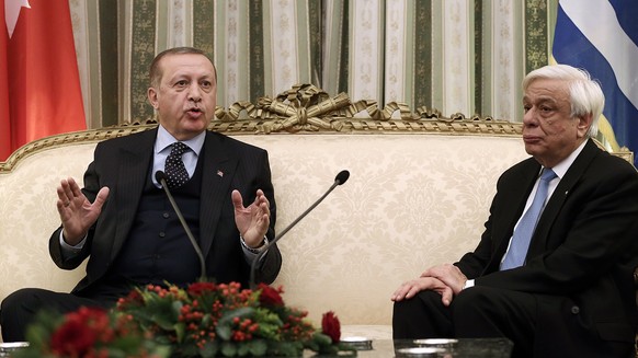 epa06373661 Greek President Prokopis Pavlopoulos (R) talks with his Turkish counterpart Recep Tayyip Erdogan (L) during a meeting at the Presidential Mansion in Athens, Greece, 07 December 2017. Turki ...