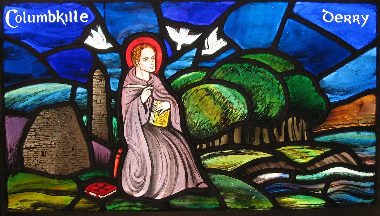 Der Heilige Columba auf einer Glasmalerei aus Pittsburgh, USA, um 1956. Columba bedeutet auf Lateinisch «Taube».
https://commons.wikimedia.org/wiki/Category:Saint_Columba_on_stained-glass_windows
