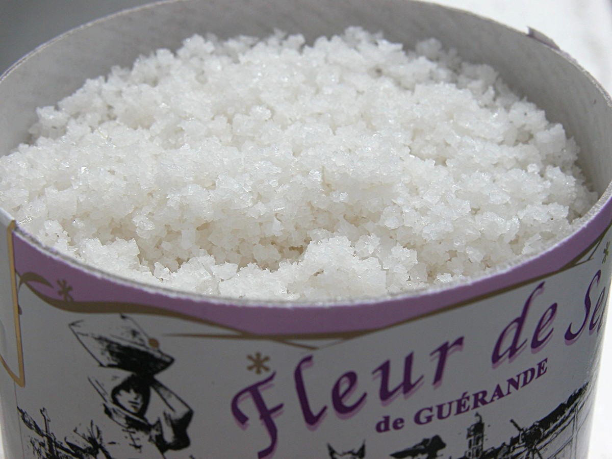 Fleur de Sel ist nicht besser als Kochsalz. (Bild: Wikipedia)