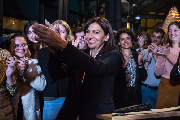 epa09524284 Paris Mayor Anne Hidalgo applauses during her speech after the announcement of the results of the left-wing party primaries ahead of the 2022 presidential election, in Paris, France, 14 Oc ...