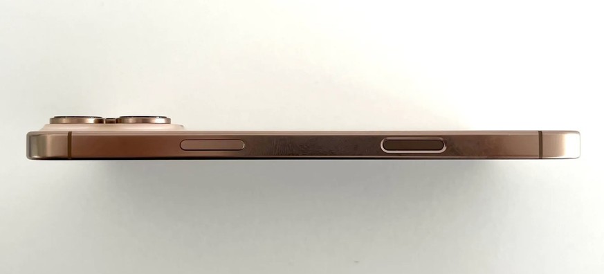 Der neue Kameraknopf befindet sich unten an der rechten Gehäuseseite des iPhones.
