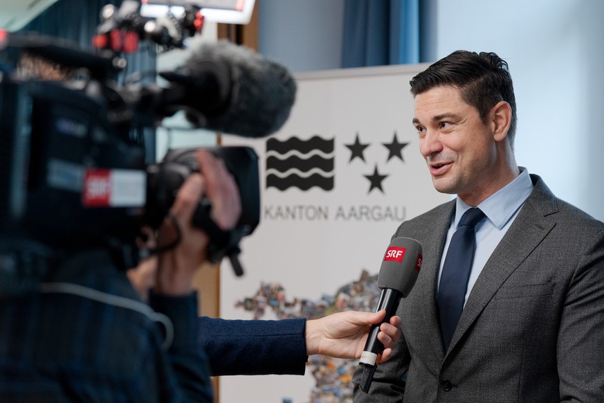 Benjamin Giezendanner, SVP-AG, Staenderatskandidat und Nationalrat am Point de Presse zum zweiten Wahlgang der Aargauer Staenderatswahl, fotografiert am Sonntag, 19. November 2023 in Aarau. (KEYSTONE/ ...