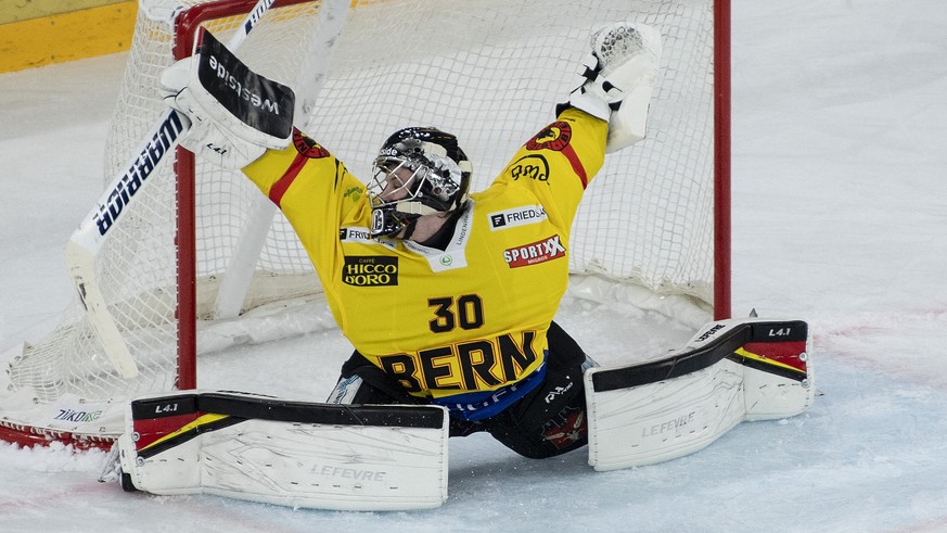 Berns Torhueter Philip Wuethrich im Eishockey Meisterschaftsspiel der National League zwischen dem EHC Biel und dem SC Bern, am Dienstag, 20. Oktober 2020, in der Tissot Arena in Biel. (KEYSTONE/Peter ...