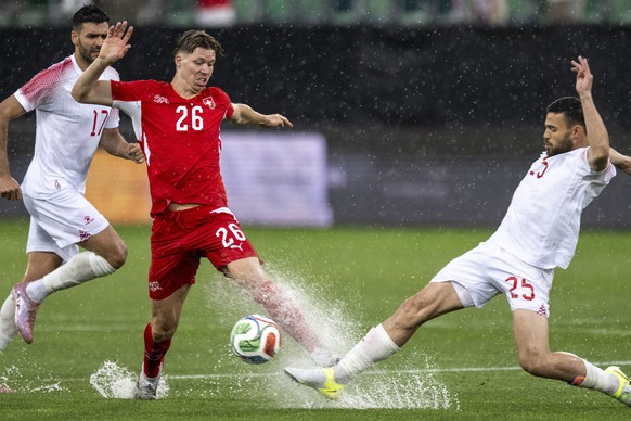 epa13006749 Switzerland's Cedric Itten, left, fights for the ball with Jordan's Mohammad Al-Dawoud during the international friendly soccer match between Switzerland and Jordan, at the kybun ...