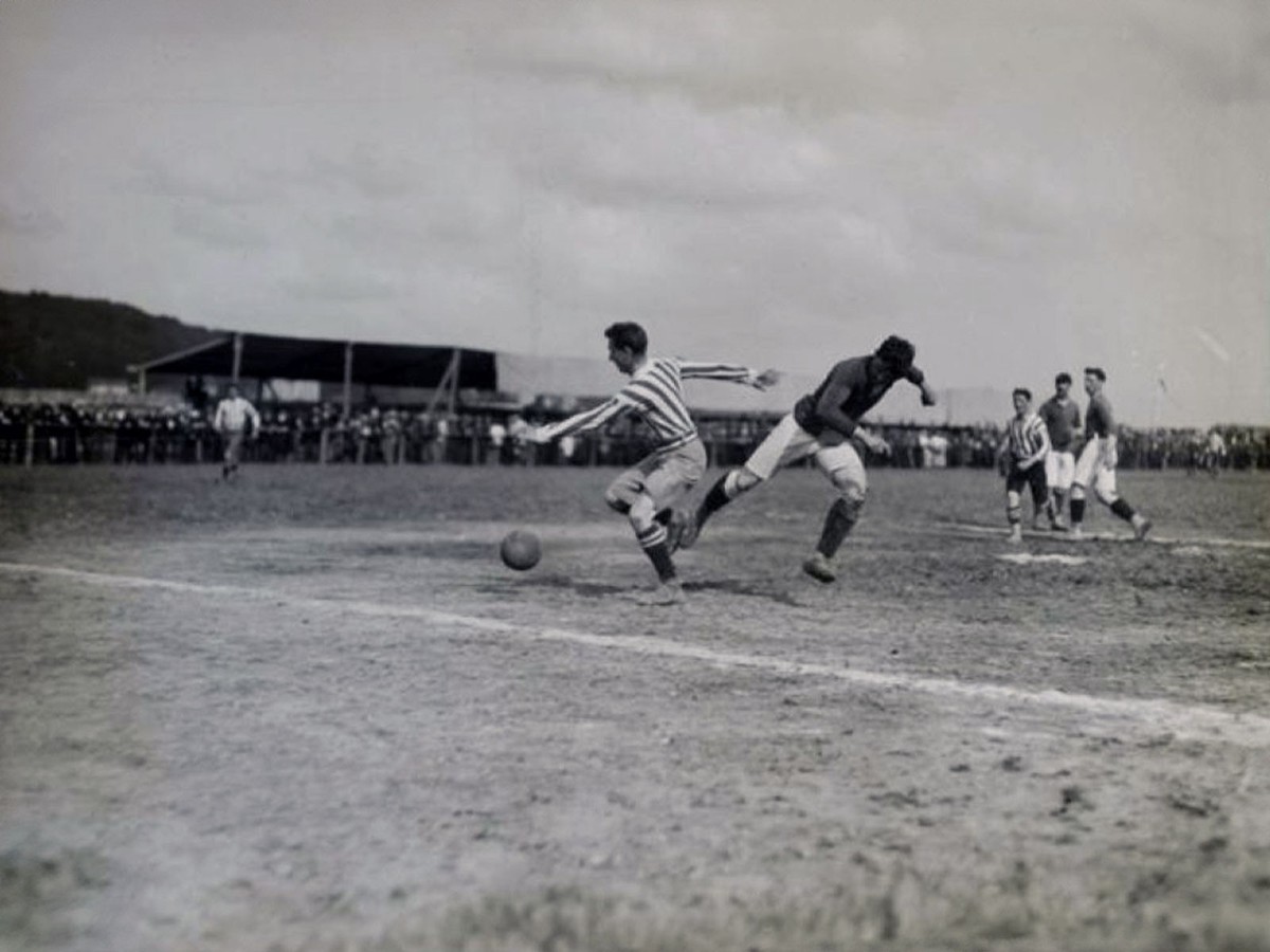 Die Anfänge des Schweizer Fussballs waren holprig. Auf und neben dem Platz.