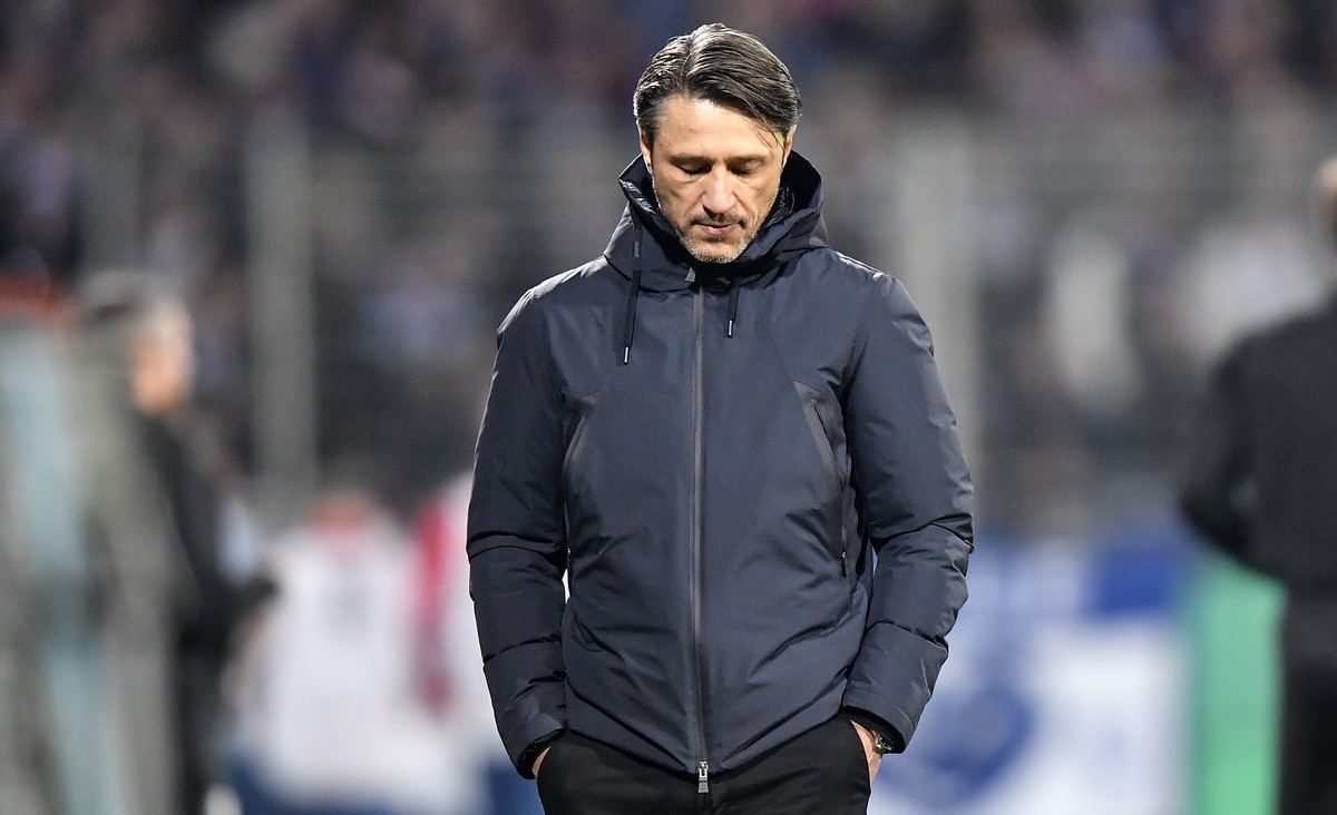 Bayern's head coach Niko Kovac walks in his coaching zone during the German soccer cup, DFB Pokal, second Round match between VfL Bochum and Bayern Munich in Bochum, Germany, Tuesday, Oct. 29, 20 ...