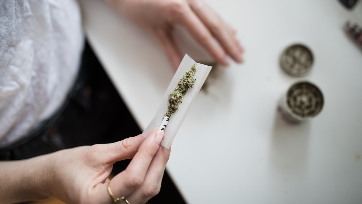 cannabis, marihuana, joint, legalize, legalisierung, smoke, smoking, rauchen, hanf, hanfzigarette,