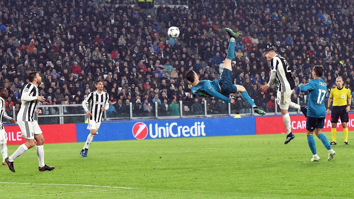 epa06644070 Real Madrid's Cristiano Ronaldo (C) scores the 2-0 goal during the UEFA Champions League quarter final first leg soccer match between Juventus FC vs Real Madrid CF at Allianz stadium  ...