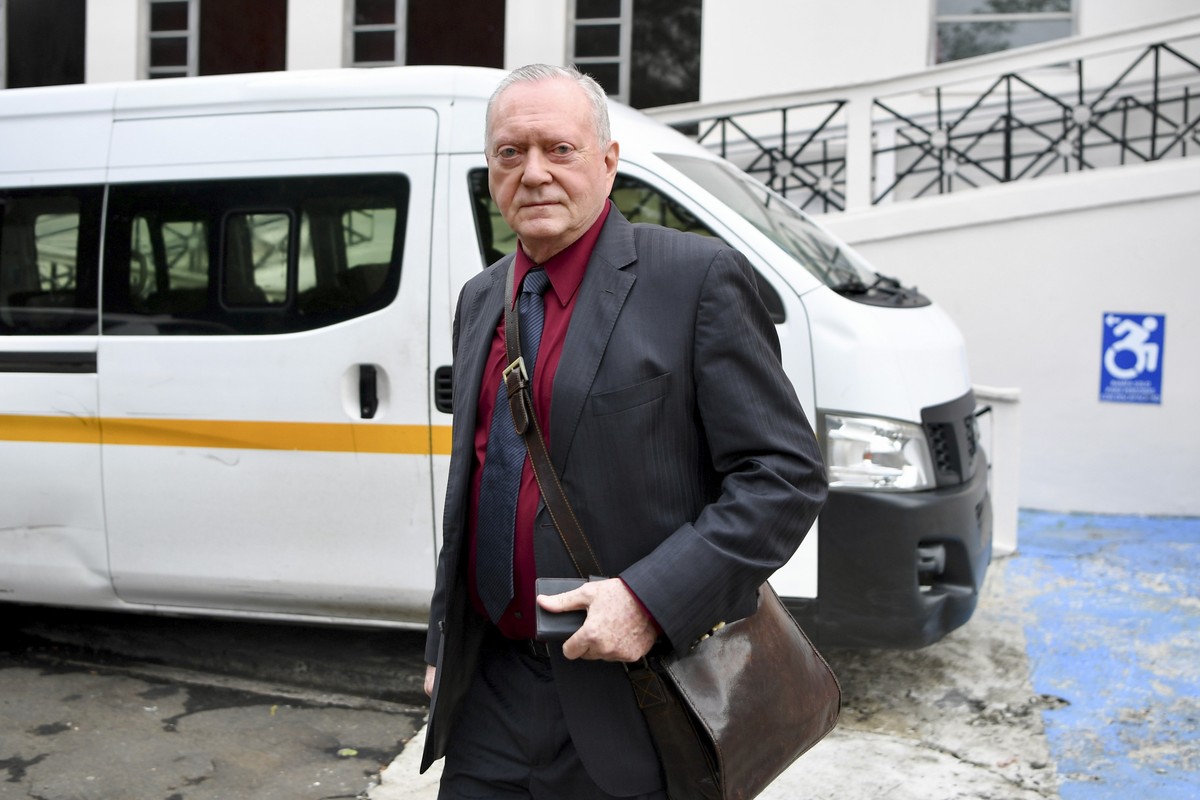 Juergen Mossack, partner of the law firm Mossack-Fonseca, leaves the Supreme Court during the trial of the "Panama Papers" money laundering case in Panama City, Monday, April 8, 2024. (AP Ph ...