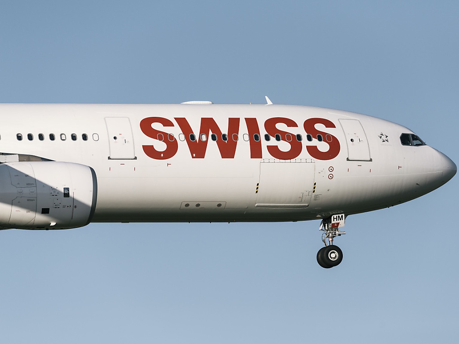 Kunden erhaltne weitergehenden Versicherungsschutz bei der Swiss: Ein Flugzeug im Landeflug (Archivbild).