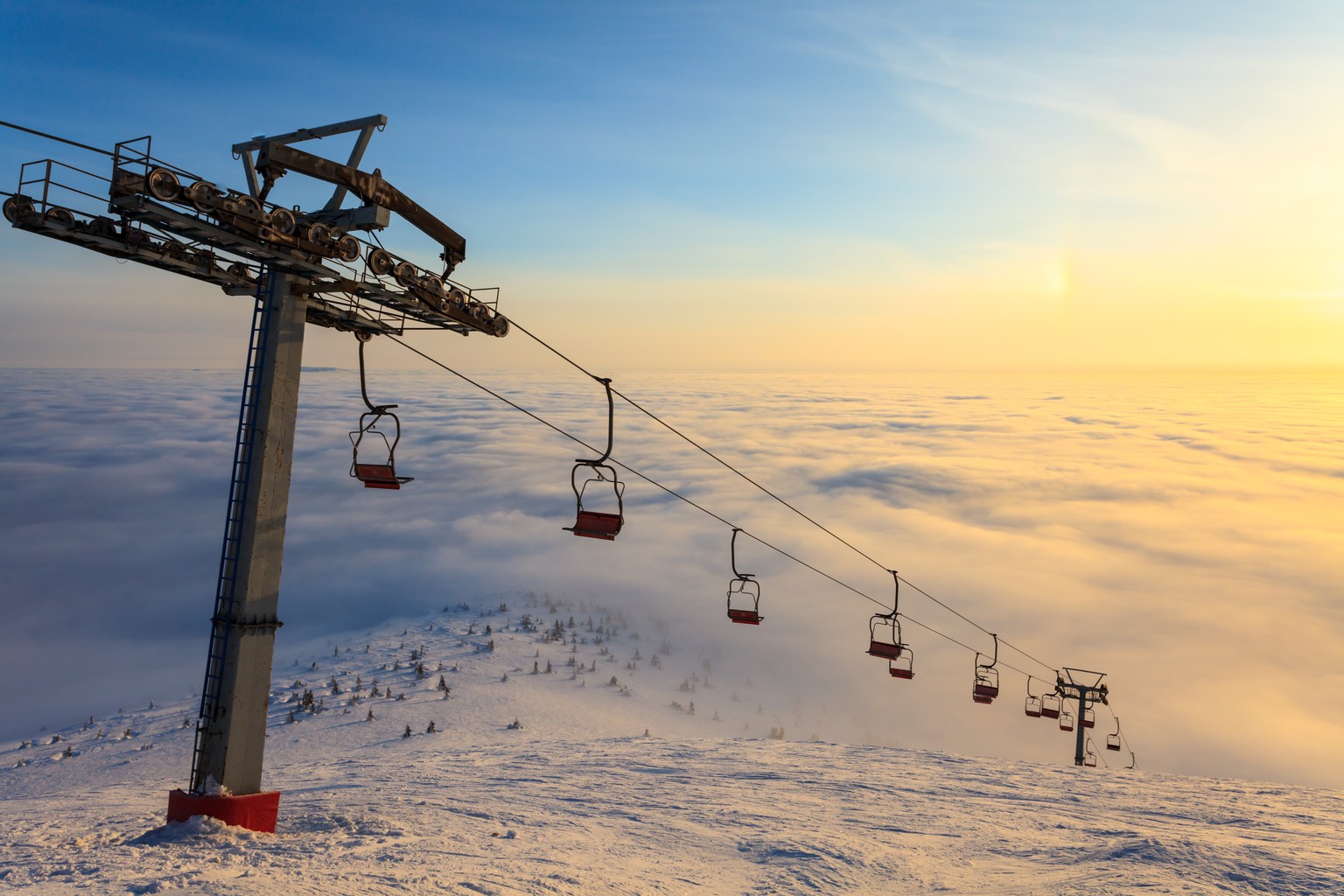 Was gibt's Besseres, als über der Dunstglocke Sonne, Berge und Schnee zu geniessen?