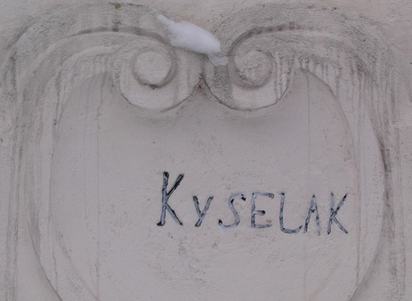 Kyselaks Inschrift an der Säule im Wiener Schwarzenbergpark.