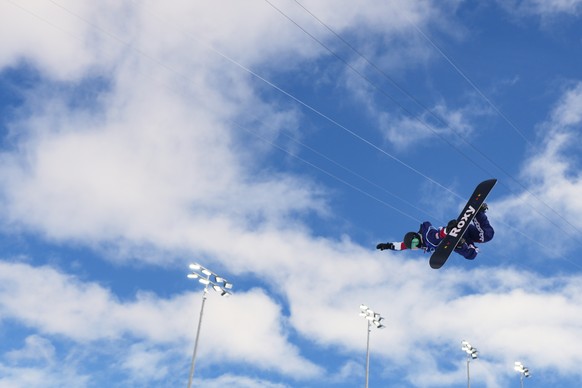 KEYPIX - United States' Chloe Kim competes during the women's snowboarding halfpipe qualifications at the 2026 Winter Olympics, in Livigno, Italy, Wednesday, Feb. 11, 2026. (AP Photo/Abbie P ...