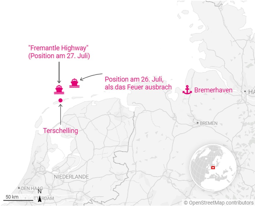 Vor der Wattenmeerinsel Ameland brennt der Frachter «Fremantle Highway» mit 3.783 Autos an Bord. Das Schiff war am Montag in Bremerhaven ausgelaufen.