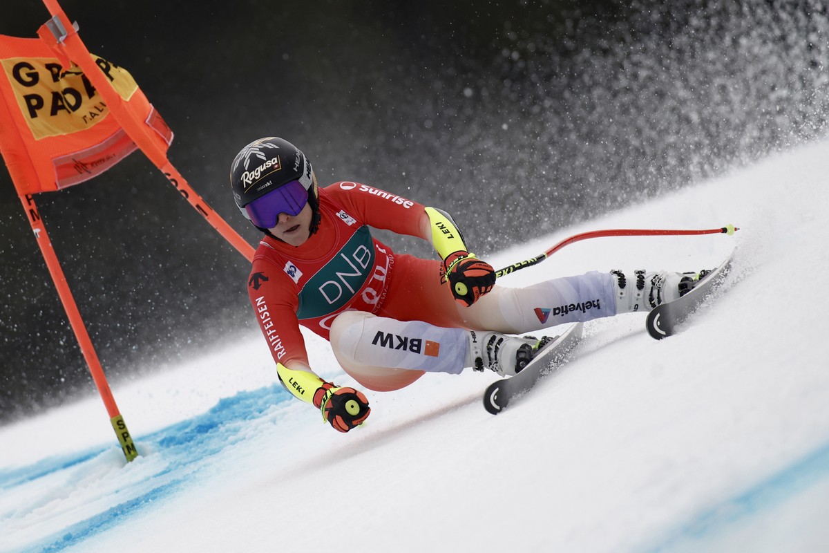 Switzerland's Lara Gut Behrami speeds down the course during an alpine ski, women's World Cup super-G race, in Kvitfjell, Norway, Saturday, March 2, 2024. (AP Photo/Gabriele Facciotti)