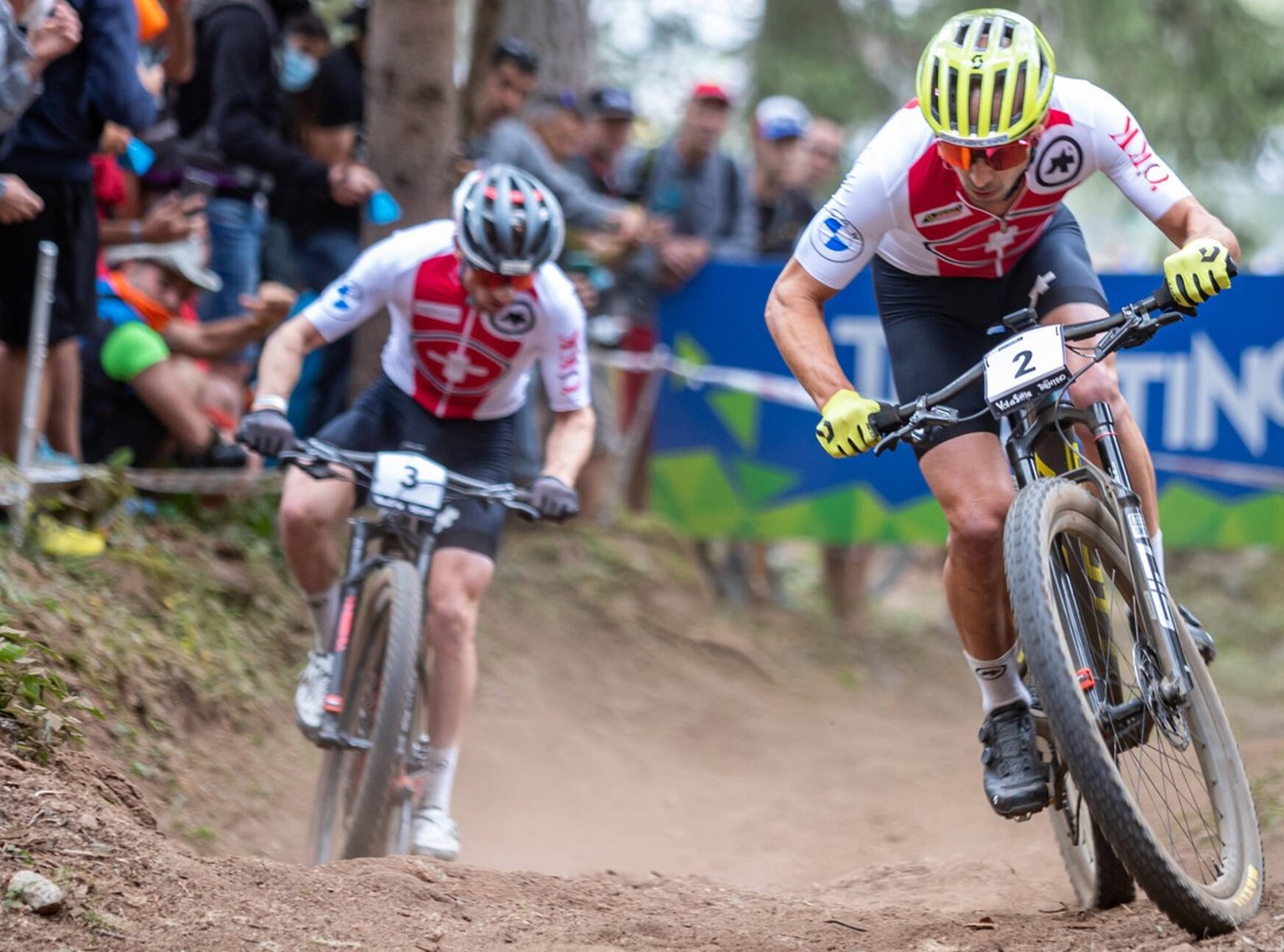 Nino Schurter vorne, Mathias Flückiger hinter ihm – das gewohnte Bild.