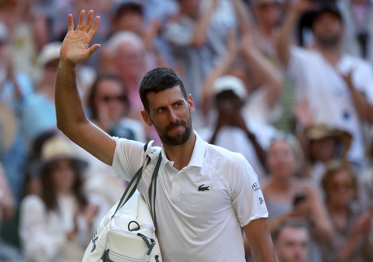 epa12232516 Novak Djokovic of Serbia waves as he leaves the court after losing the Men's Singles semi-finals match against Jannik Sinner of Italy at the Wimbledon Championships, Wimbledon, Britai ...