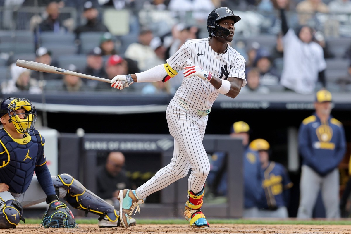 MLB, Baseball Herren, USA Milwaukee Brewers at New York Yankees Mar 30, 2025 Bronx, New York, USA New York Yankees third baseman Jazz Chisholm Jr. 13 follows through on a two run home run against the  ...