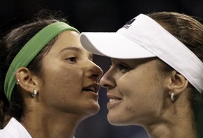 Hingis und Mirza räumen weiter ab.