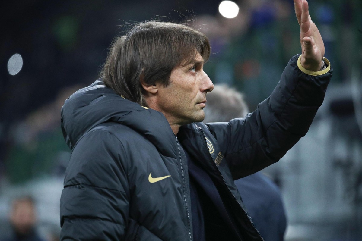 epa09229645 (FILE) - Inter's Coach Antonio Conte during the Italian Serie A soccer match FC Inter vs Hellas Verona at the Giuseppe Meazza Stadium in Milan, Italy 9 November 2019 (re-issued on 26  ...