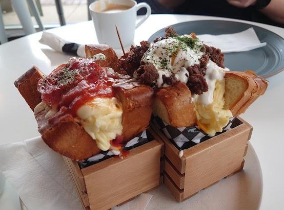 we want plates https://www.reddit.com/r/WeWantPlates/comments/s52jmi/egg_sandwiches_in_a_box/