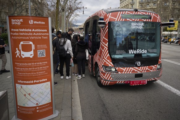 Passengers board a driverless mini-bus, presented by WeRide and Renault Group, in Barcelona downtown, Wednesday, March 12, 2025. (AP Photo/Emilio Morenatti)
Spain Driverless Bus