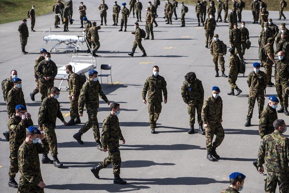 Soldiers from the Swiss Army &quot;Bataillon Hopital 2&quot; from &quot;Division territoriale 1&quot; attend a health and medical exercises in the military camp before being deployed in support of pub ...