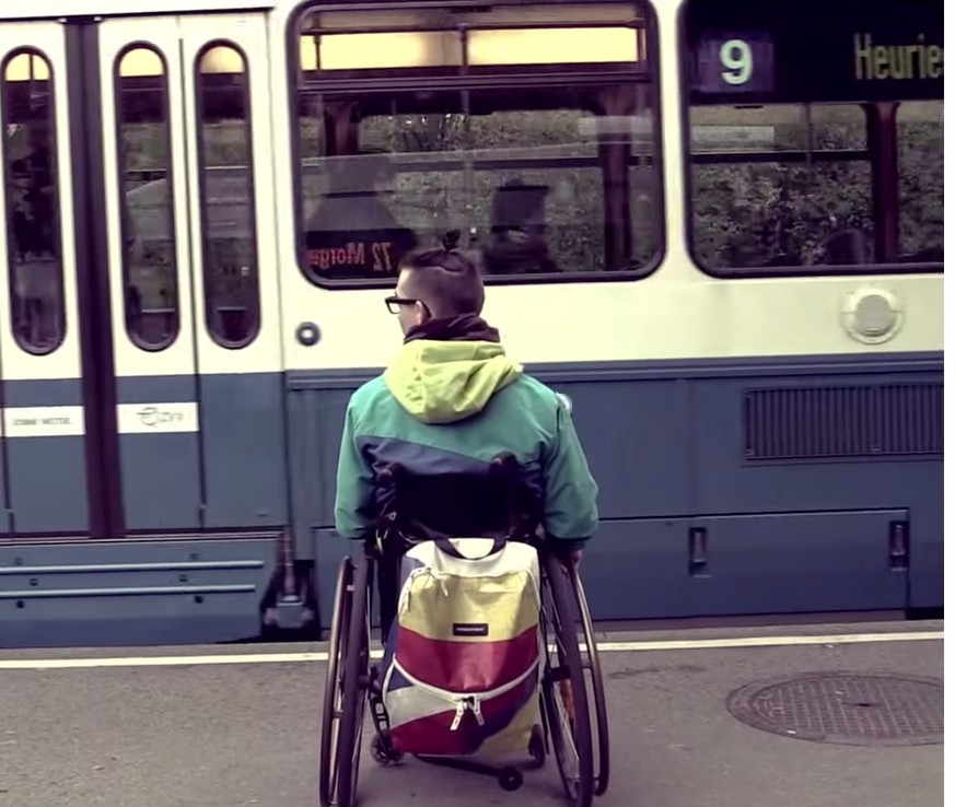 Der Weg ist noch lange nicht geebnet: Ein Rollstuhlfahrer und eine