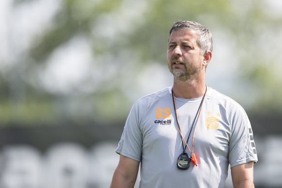 GC Trainer Gerald Scheiblehner in seinem ersten Training fuer die Saisonvorbereitung vom Grasshopper Club Zuerich, aufgenommen am Donnerstag, 3. Juli 2025 auf dem GC Campus in Niederhasli. (KEYSTONE/E ...