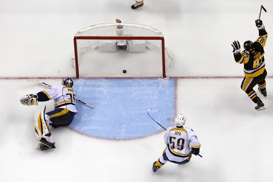 Nashville Predators goalie Pekka Rinne (35) looks back to find a shot by Pittsburgh Penguins&#039; Jake Guentzel in the goal during the third period of Game 2 of the NHL hockey Stanley Cup Final, Wedn ...