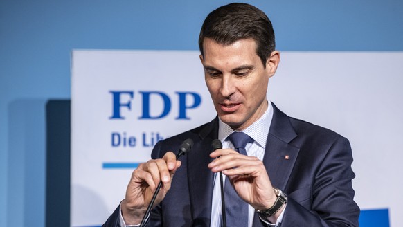 Der Parteipraesident der FDP, Thierry Burkart bei seiner Rede anlaesslich der Delegiertenversammlung der FDP Schweiz vom Samstag, 20. Januar 2024 im Freiraum in Zug.(KEYSTONE/Urs Flueeler).