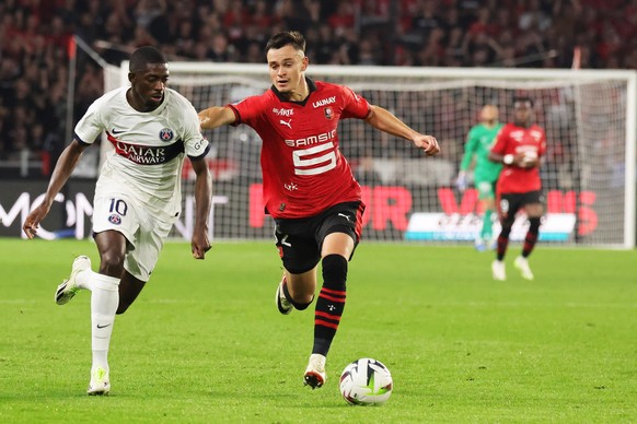 epa10908420 Paris Saint Germain&#039;s Ousmane Dembele (L) and Rennes&#039;s Fabian Rieder (R) in action during the French Ligue 1 soccer match between Stade Rennais and PSG at the Roazhon Park stadiu ...