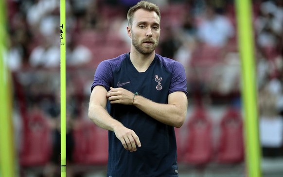 epa07726118 Tottenham Hotspur's Christian Eriksen takes part in a training session ahead of the International Champions Cup match between Juventus and the Hotspur at the National Stadium in Singapore, ...